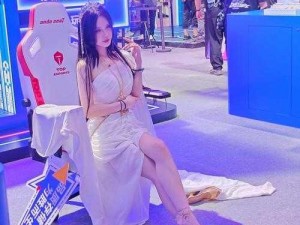 chinajoy showgirl 现场走秀，展示最新电子产品