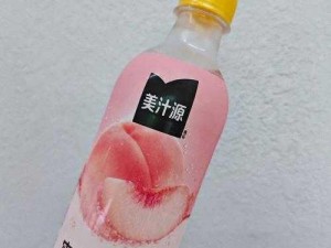 美丽的水蜜桃春潮，带来清新口感的饮品体验