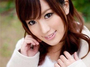 藤崎里绪甜美可爱，是众多男性梦寐以求的理想女友